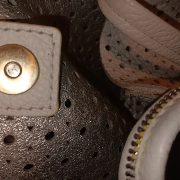 BOTKIER Elegant White Perforated Tote Bag in EUC Comes w Detachable Wristlet - Picture 6 of 17